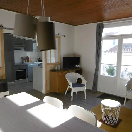 Maison Renovee Proche L'herbaudiere Avec Jardin Et Parking - Fr-1-823-55 *